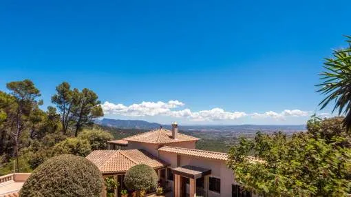 Spectacular property in Esporles with panoramic views, pool and guest house