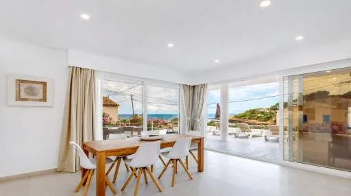 Modern and bright house right by the sea with separate guest room - available for seasonal rent starting from October
