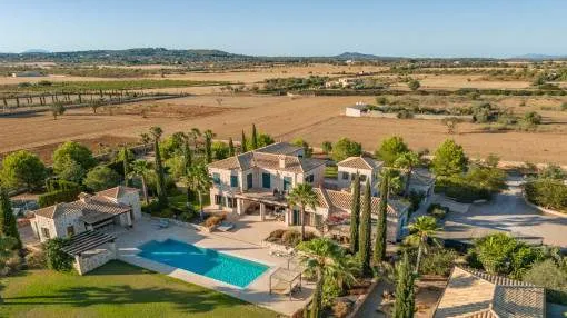 Enchanting finca-property with pool, separate guest house and wonderful views near Porreres Enchanting finca-property with pool, separate guest house and wonderful views near Porreres