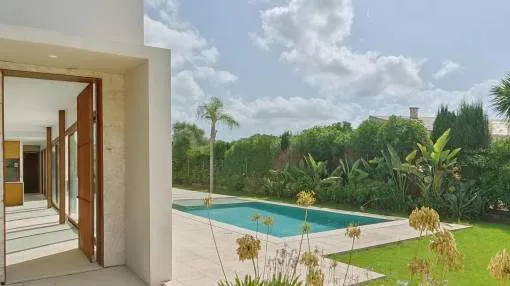 Stylish newly-built chalet with pool, garden and great privacy in Crestatx