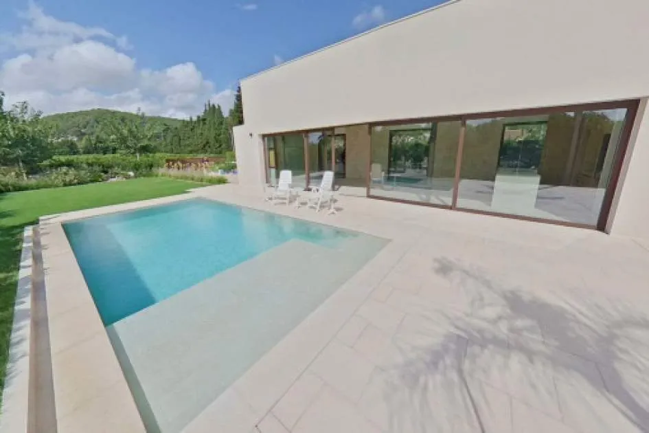 Stylish newly-built chalet with pool, garden and great privacy in Crestatx