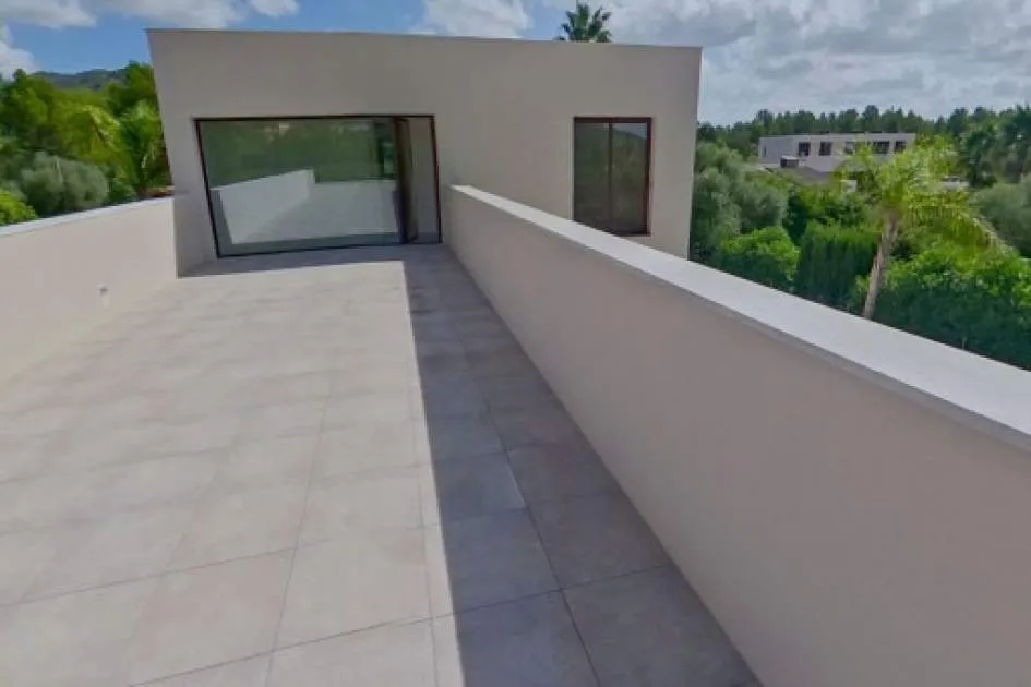 Stylish newly-built chalet with pool, garden and great privacy in Crestatx