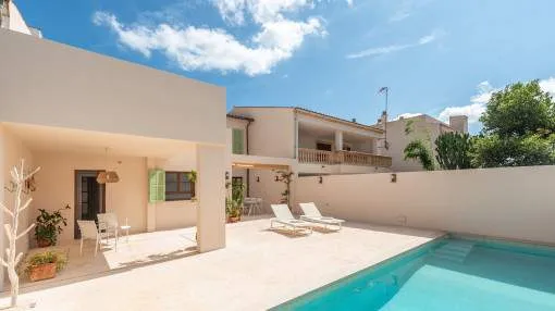 Newly-renovated town-house on the outskirts of Arta with heated pool