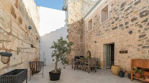 Historic town-house in Petra, perfectly renovated and ready for occupation Historic town-house in Petra, perfectly renovated and ready for occupation