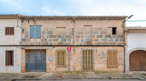 Charming townhouse for renovation in Campos