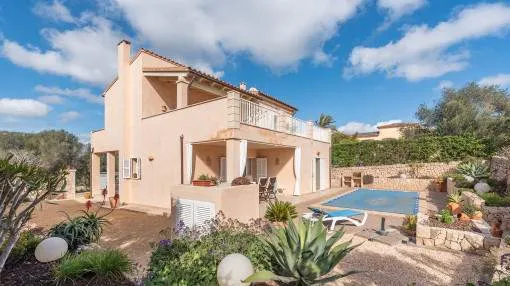 Beautiful villa with Mediterranean garden and pool in a quiet location in Cala Figuera