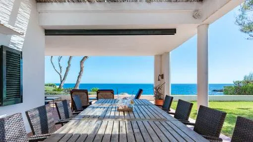 Villa in 1st sea line with vacation rental license in Cala d'Or