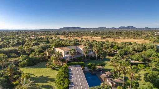 Beautiful finca with indoor pool between Santanyi and Cala Mondrago Beautiful finca with indoor pool between Santanyi and Cala Mondrago