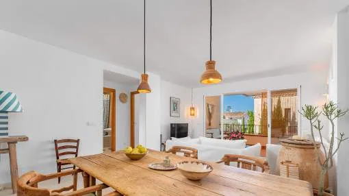 Charming apartment with large terrace within walking distance to the beach of Cala Llombards