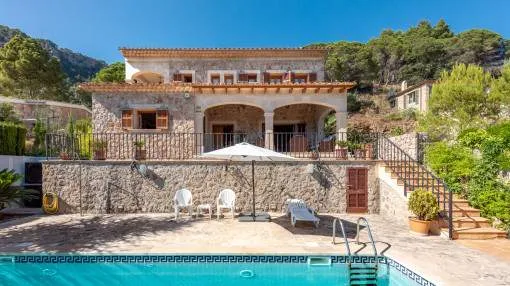 Villa with 2 urban plots with panoramic views in Valldemossa