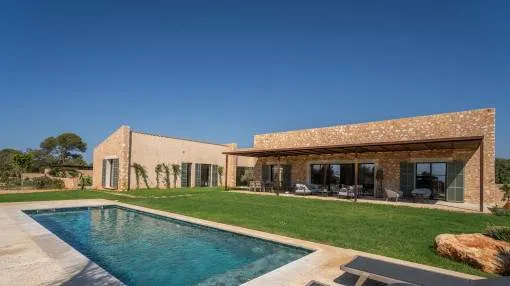 Fantastic newly built finca with pool in Campos