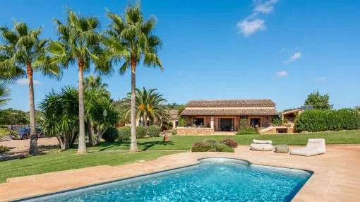 Authentic luxury finca with plenty of peace and quiet to relax by the pool in Felanitx