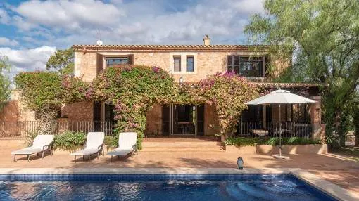 Charming finca with mature garden and lots of privacy in a central location near Campos