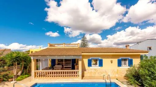 Attractive villa with pool in a peaceful location near the coast in Bahia Grande