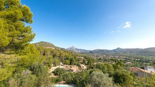 House with great potential and fantastic views in Es Capdella.