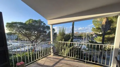 Charming First-Line Apartment with Harbor Views in Porto Cristo