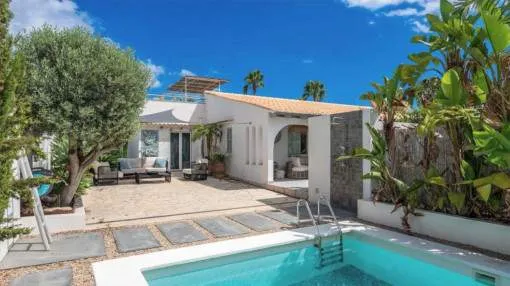 Beachhouse with 3 bedrooms, 2 bathrooms, saltwater pool and air conditioning