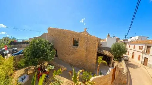 Village House in Búger – Renovated, Central and with Garden