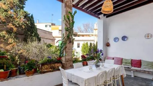Charm mallorcan apartment with private garden and potential  in Palma Old Town