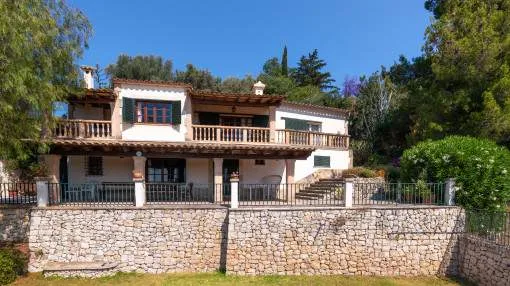Lovely majorcan style country house with excellent views, privacy and pool