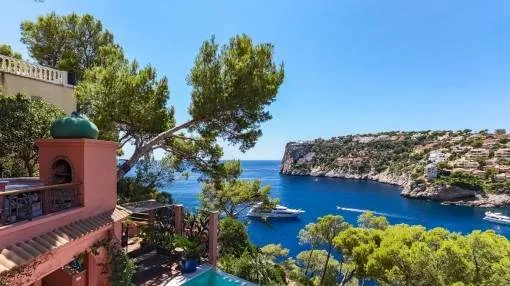 Luxury villa in the Cala Marmacen with direct sea access