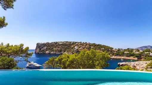 Luxury villa in the Cala Marmacen with direct sea access