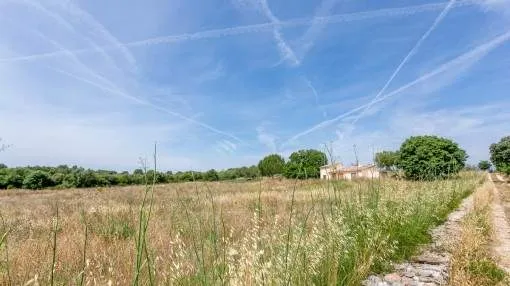 Quietly situated building plot with good access in Llubi Quietly situated building plot with good access in Llubi