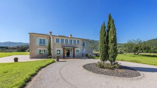 Elegant country estate with a large amount of land in Establiments close to Palma Elegant country estate with a large amount of land in Establiments close to Palma