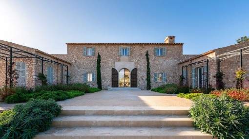 Beautiful newly-built country house with pool close to Vall D'or golf course Beautiful newly-built country house with pool close to Vall D'or golf course
