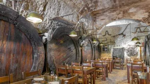 Exklusive: An unbelievable, over 1000 year-old house with 2 restaurants, a bar and a wine cellar in Sineu Exklusive: An unbelievable, over 1000 year-old house with 2 restaurants, a bar and a wine cellar in Sineu