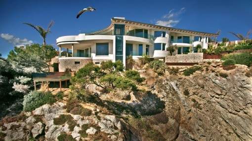 Unique villa with sea views in Santa Ponsa Unique villa with sea views in Santa Ponsa