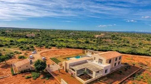 Elegant, newly-built finca with sweeping views and pool in Cala Llombards Elegant, newly-built finca with sweeping views and pool in Cala Llombards
