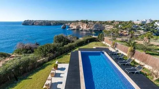 Spectacular villa on the first sea line with infinity pool in a superb location in Cala Santanyi