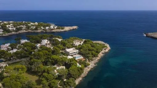 Spectacular designer-villa on the 1st sea line in Cala D'Or