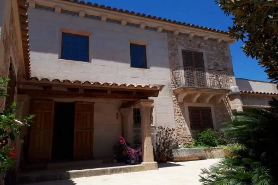 Rustic natural-stone finca with pool in Son Negre