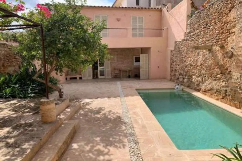 Beautiful, renovated town-house with pool in Ses Salines