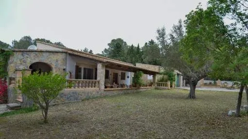 House with garden and a lot of potential in Costa de los Pinos