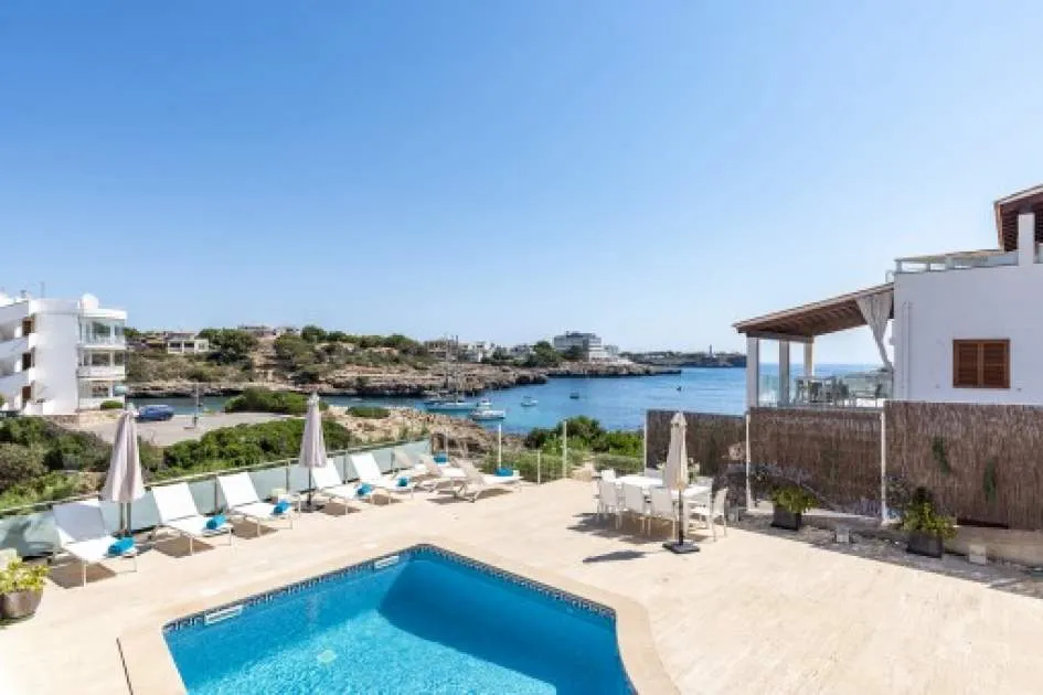 Beautiful semi-detached house with private sea access and touristic rental license in Portocolom