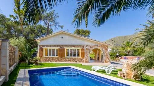 Comfortable chalet in a quiet location in Port Alcudia with touristic rental licence and pool Comfortable chalet in a quiet location in Port Alcudia with touristic rental licence and pool