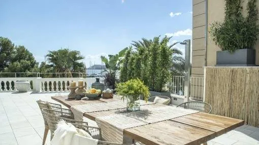 Luxurious apartment with sea views in a historic building on the promenade in Palma