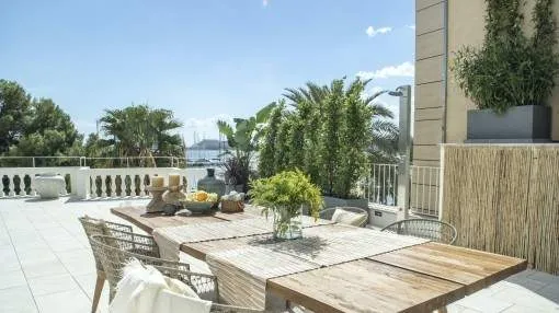 Luxurious apartment with sea views in a historic building on the promenade in Palma Luxurious apartment with sea views in a historic building on the promenade in Palma