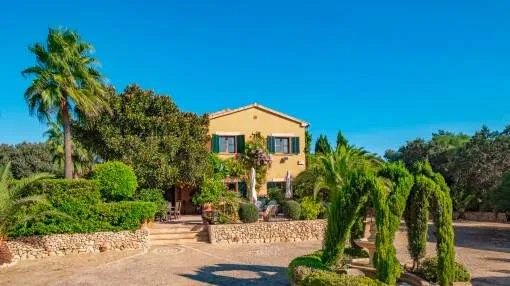 Fantastic finca with wonderful gardens near Montuiri Fantastic finca with wonderful gardens near Montuiri