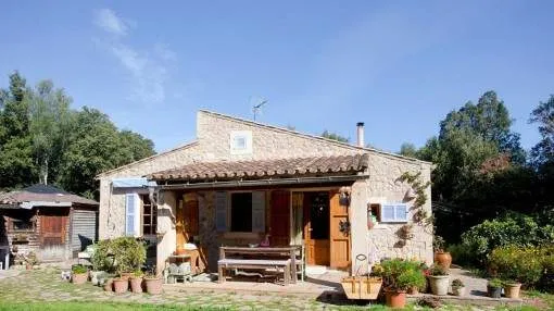 Finca near Pollensa in a prime residential area and with existing-building protection