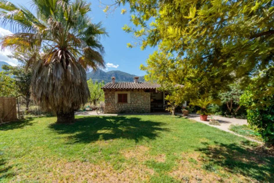 Traditional Majorcan finca in perfect condition on the outskirts of Sóller