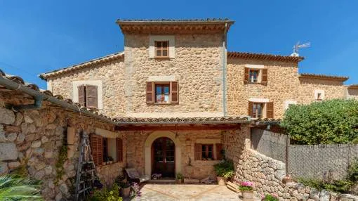 Traditional Majorcan finca in perfect condition on the outskirts of Sóller