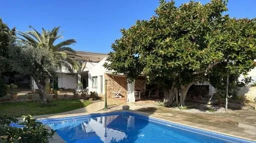 Charming villa with pool and touristic rental licence within walking distance of the harbour of Portocolom