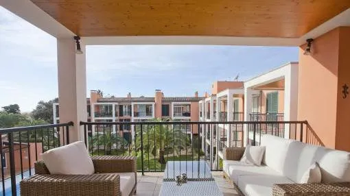 Beautiful apartment with communal pool and sea views in Port Verd