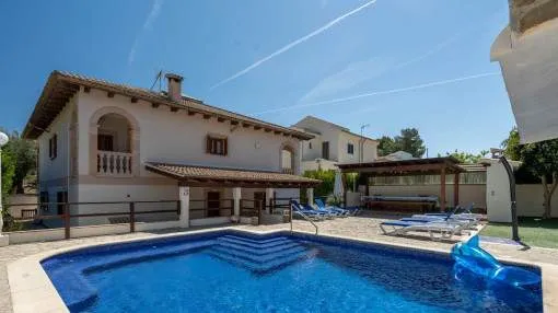 Spacious chalet with pool and touristic rental licence for 8 persons only a few metres from the beach Spacious chalet with pool and touristic rental licence for 8 persons only a few metres from the beach