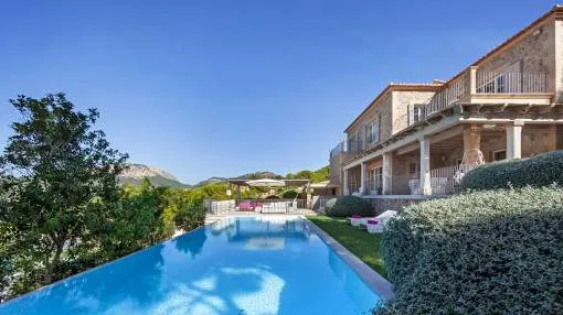 Unique, modern Mallorcan-style villa in a breathtaking location in Camp de Mar