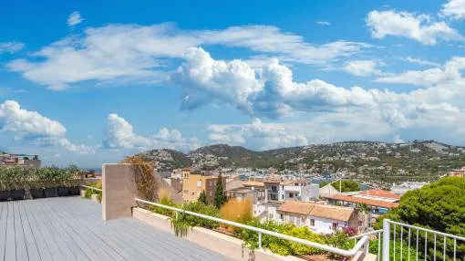 Luxury penthouse with rooftop terrace, communal pool, and sea views in Port Andratx